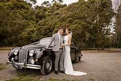 rj hamer arboretum olinda luxe wedding Bride Groom and classic car