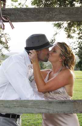 Mandi and Matt at Kenilworth Homestead