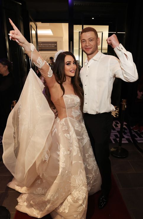 m&J