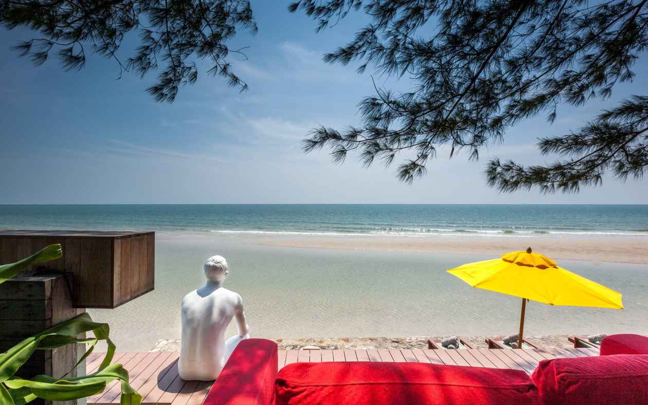 Let's Sea - Sculpture & beachfront sofa-.jpg