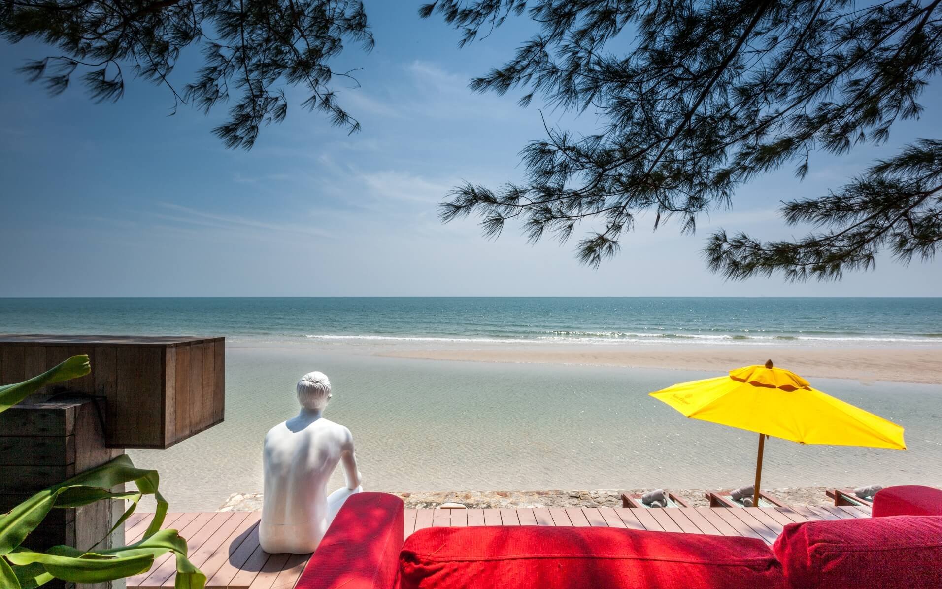 Let's Sea - Sculpture & beachfront sofa-.jpg
