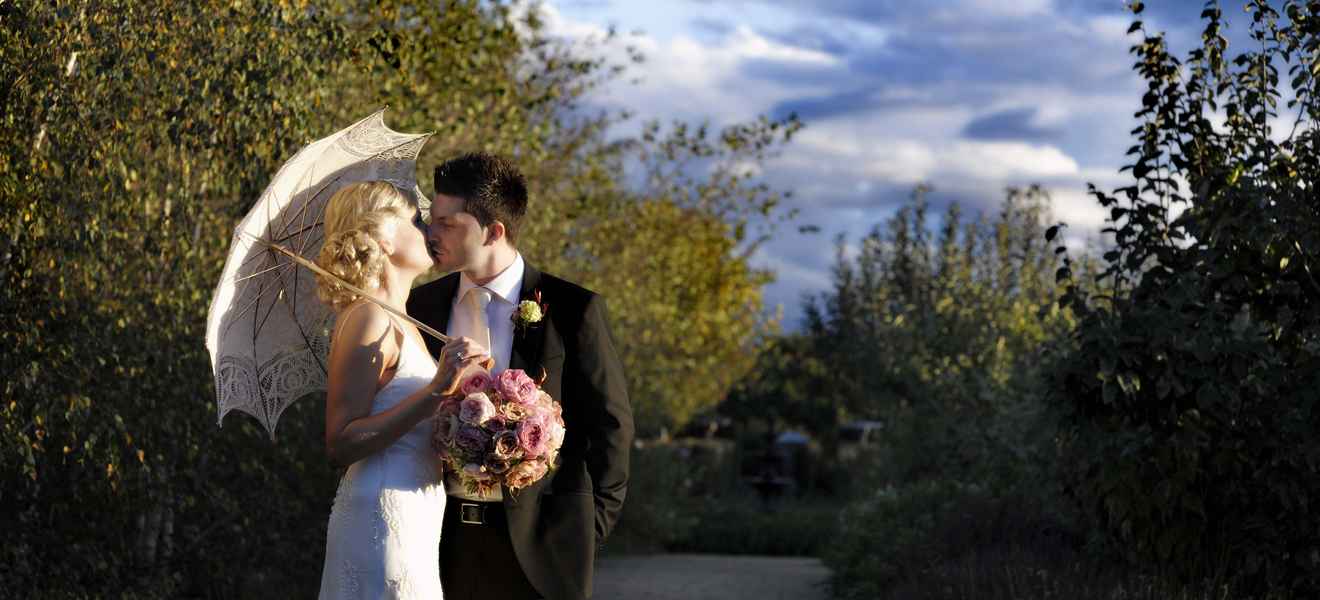 Julie and Alex at Alowyn Gardens