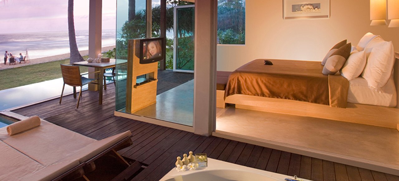 aleenta-phuket-pool-suites.jpg