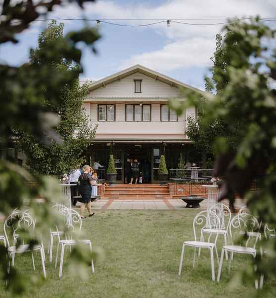 Hotel Kurrajong Best Garden Weddings