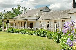 Elegant Garden Wedding Venue - Chateau Yering Hotel