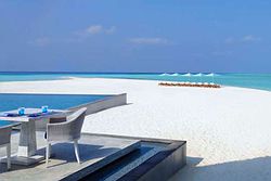 The Four Seasons, Landaa Giraavaru
